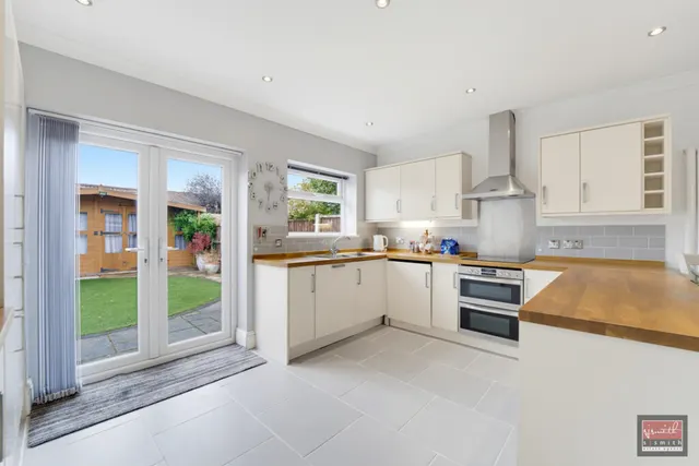Ferndale Road, Ashford, photo 2