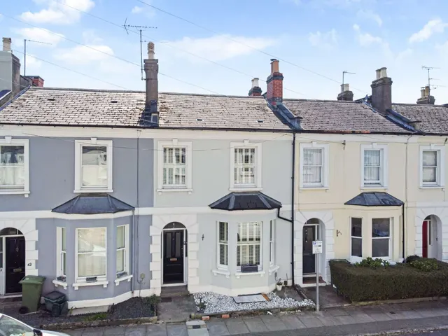 Leighton Road, Cheltenham, Gloucestershire, GL52 6BD, photo 1