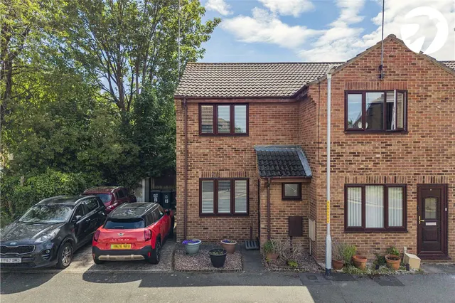 Low Close, Greenhithe, DA9, photo 1