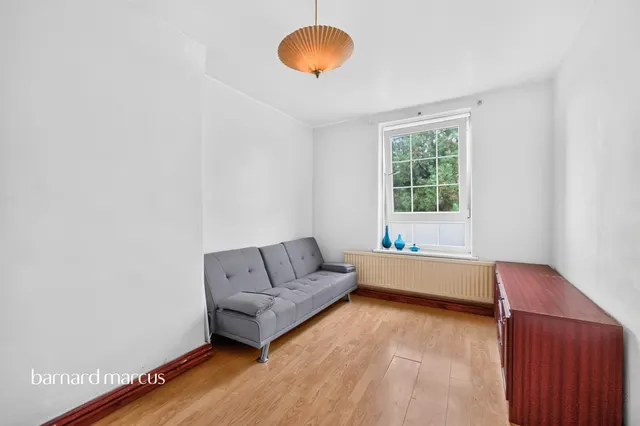 Photo 3 — Meadow Road, London