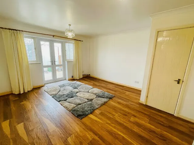 Costons Lane, Greenford, UB6, photo 2