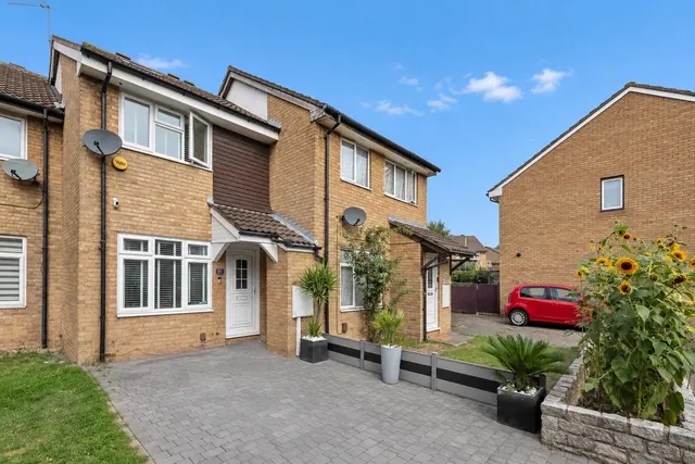 Triandra Way, Hayes, photo 1