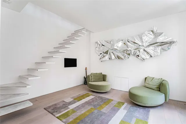 Photo 2 — 51 Green Street, London, W1K 6RR