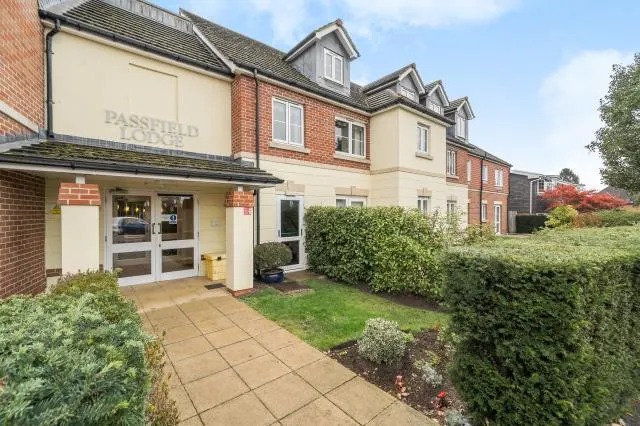 Guildford Road, Lightwater, GU18, photo 1