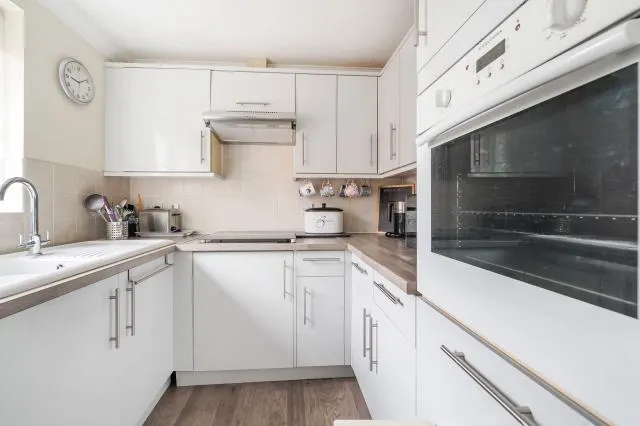 Guildford Road, Lightwater, GU18, photo 2