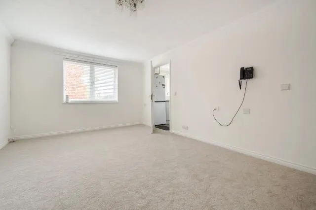 Guildford Road, Lightwater, GU18, photo 3