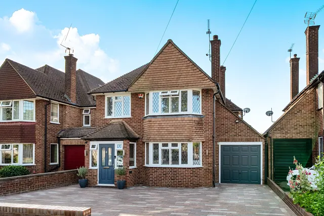 Arlington Drive, Ruislip, HA4, photo 1