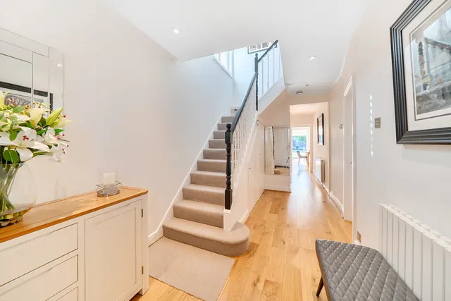 Photo 2 — Arlington Drive, Ruislip, HA4