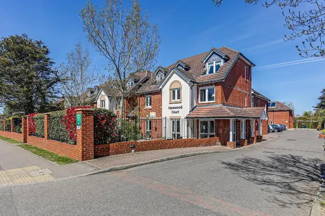 Limpsfield Road, Warlingham, photo 1