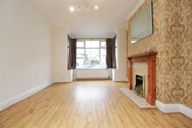 Egerton Street, Mossley, photo 3