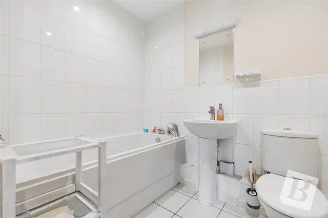 Bessemer Close, Basildon, SS16, photo 3