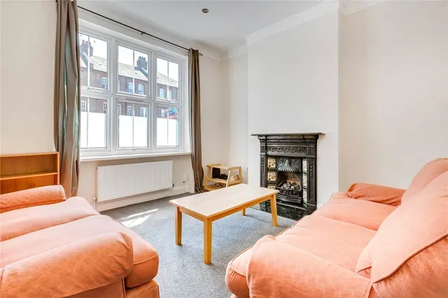 Photo 2 — Flat 1, 201 Queenstown Road, London