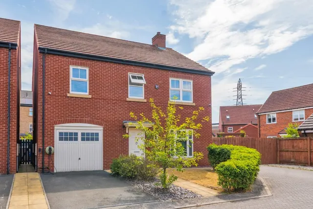 Glencrest Way, Wath-Upon-Dearne, S63, photo 1
