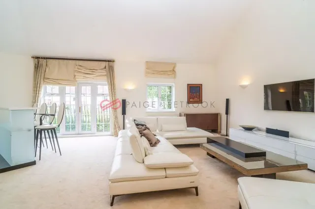 Photo 3 — Eastcote Road, PINNER HA5 1DH