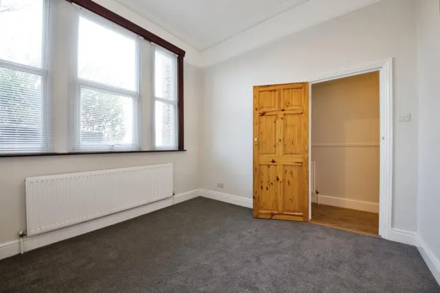 Lea Bridge Road, Leyton, E10, photo 2