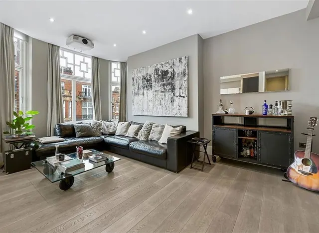 Photo 2 — Montagu Mansions, Marylebone, W1U