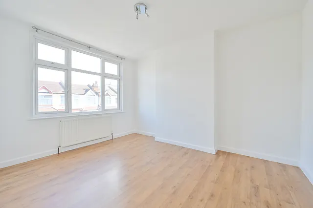 New Malden, KT3, photo 2