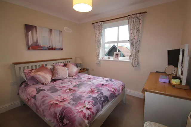 The Lodge, St. Judes Close, Englefield Green, Surrey, TW20 0DN, photo 1