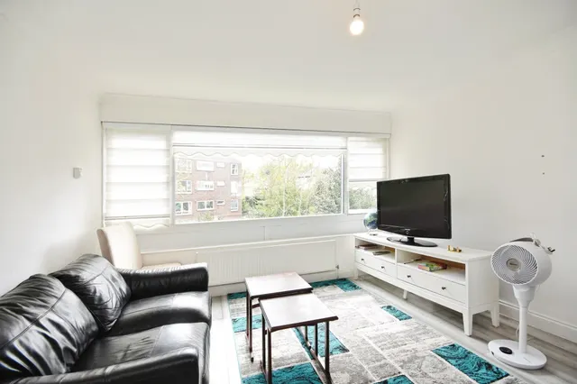 Cameron Close, Warley, Brentwood, photo 1