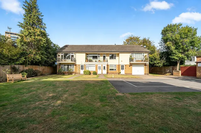 Frenchaye, Addlestone, KT15, photo 1