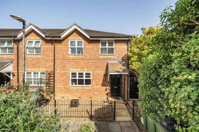Photo 3 — Henrietta Close, SE8