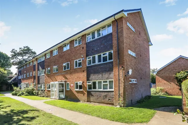 Photo 2 — Pampisford Road, South Croydon, CR2 6DL