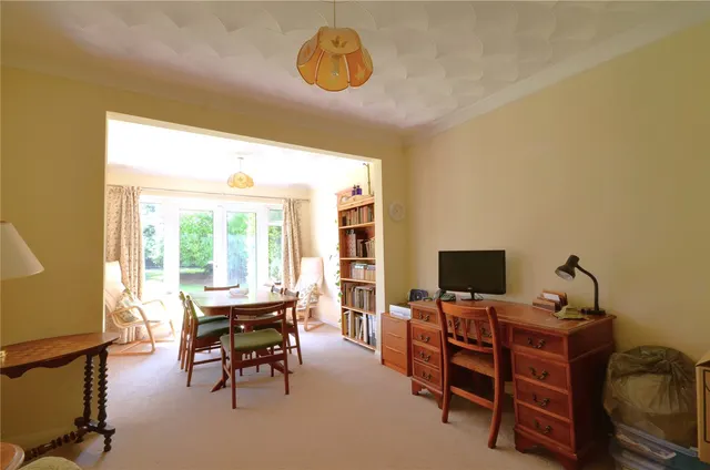 Heathcote Drive, East Grinstead, RH19, photo 2