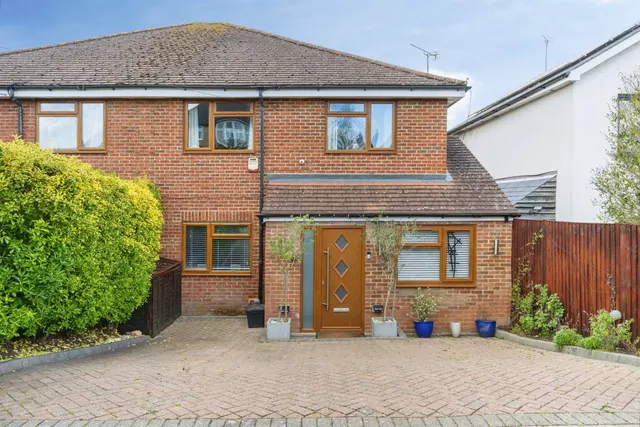 Mount Drive, Park Street, St. Albans, photo 1