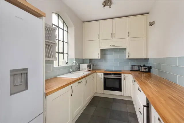 3 bedroom house — Millers House, Ashford Road, Chartham, Kent, CT4