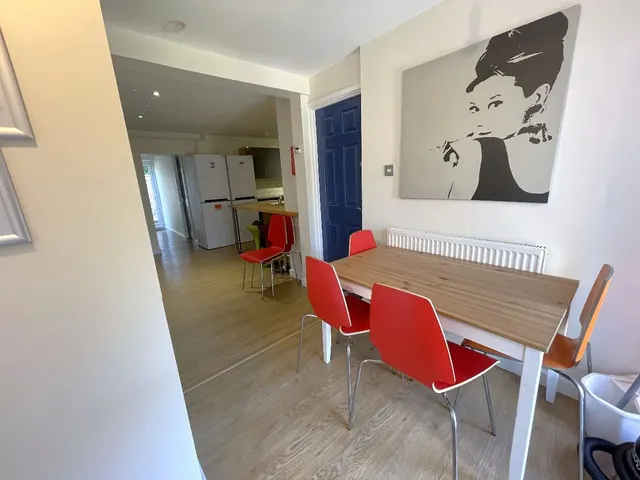Starle Close, CT1, photo 3