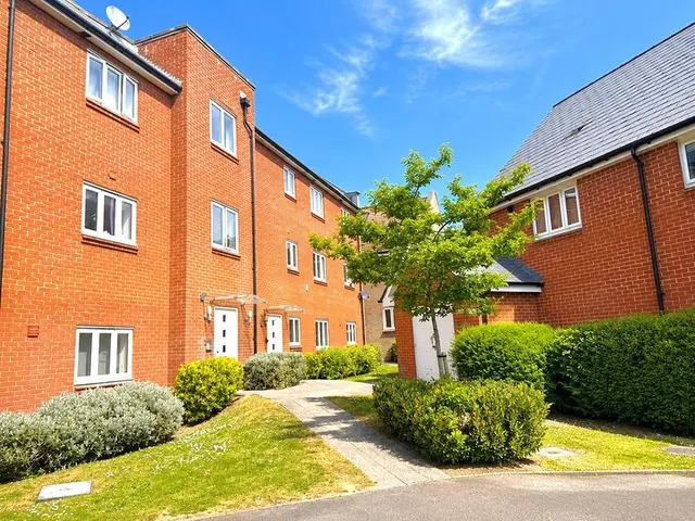 Skylark Way, Burgess Hill, RH15, photo 1