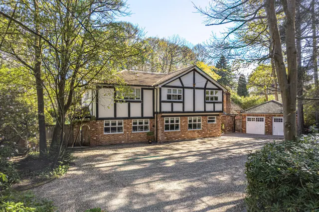 Woodglen Gough Road, Fleet, GU51 4LJ, photo 1