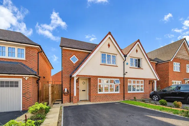 Roman Avenue, Nuneaton, CV11, photo 1