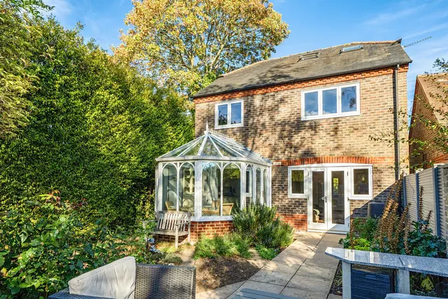 Woodview Road, Pangbourne, RG8, photo 1