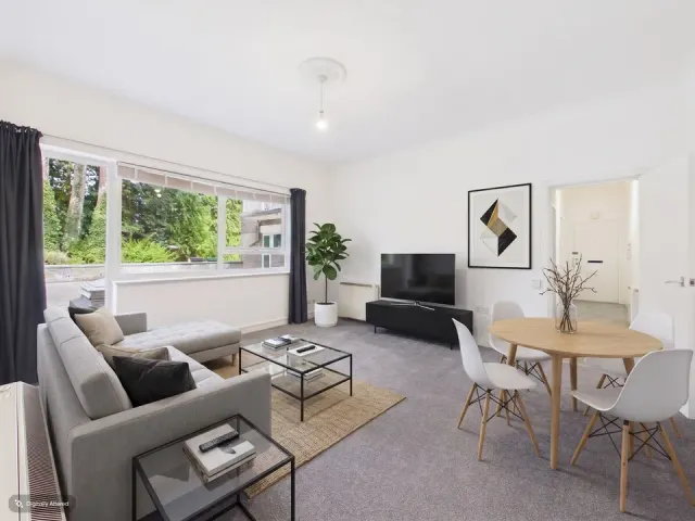 Hawthorn Close, Horsham, RH12, photo 2