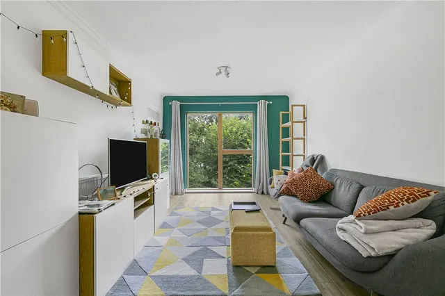 Bollo Lane, London, W4, photo 1