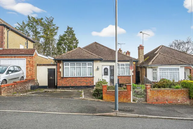 Cranbourne Road, Northwood, HA6, photo 1