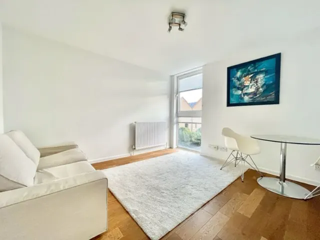 Photo 2 — Asher Way, London E1W 2JF