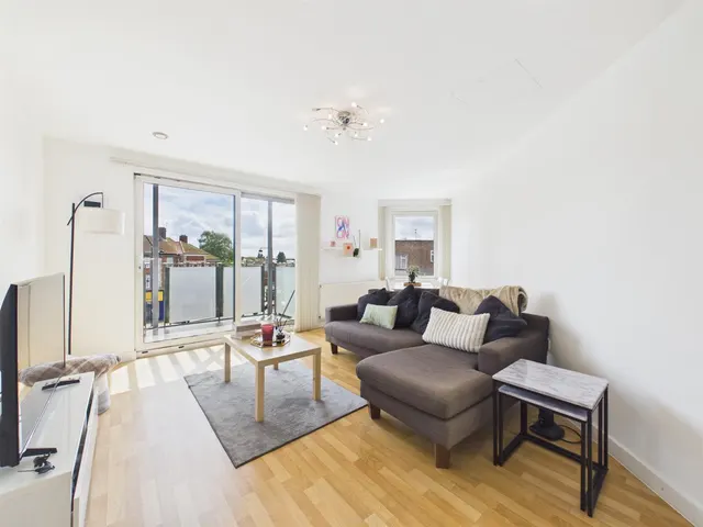 Photo 2 — West Way, Ruislip, Middlesex, HA4 8FG