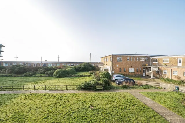 Heron Court, West Bay, DT6, photo 2