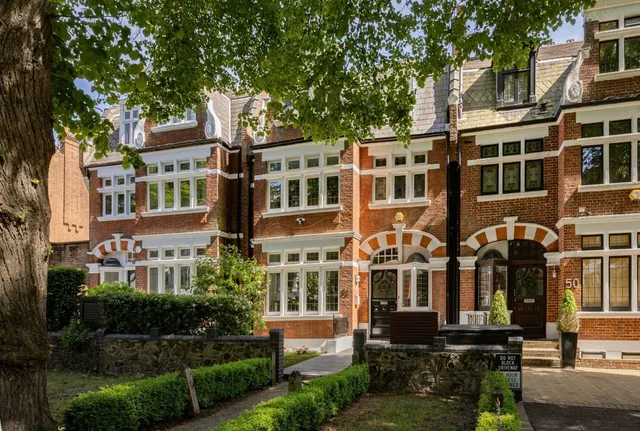 Belsize Avenue, Belsize Park, London, NW3 4AE, photo 1