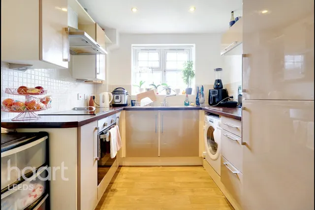 Farnley Crescent, Leeds, LS12, photo 3