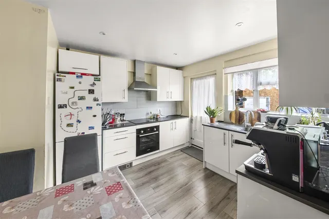 New Peachey Lane, Cowley, photo 2