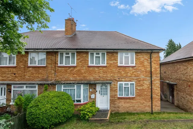 New Peachey Lane, Cowley, photo 1