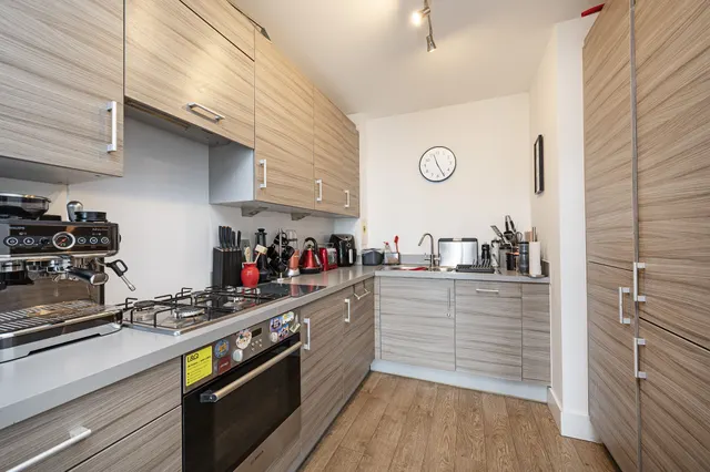 Photo 2 — Flat 14, Santa Maria Court, 133 Duckett Street, London