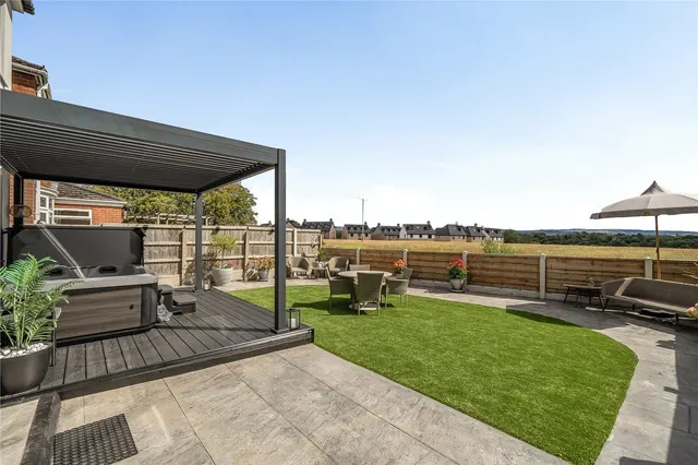 Stamford Drive, Woodhouses, M35, photo 3