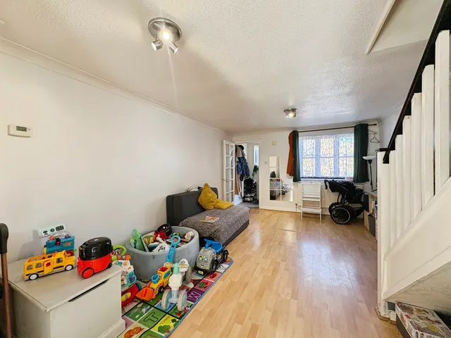 Coney Grange, Warfield, RG42, photo 3