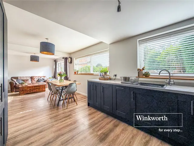 Locksley Drive, Ferndown, BH22, photo 3
