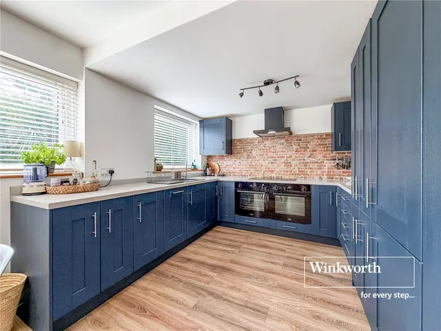 Locksley Drive, Ferndown, BH22, photo 2