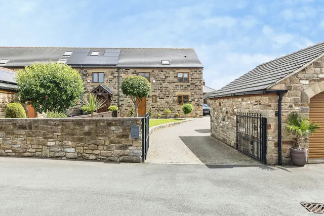 Middlecliff Lane, Little Houghton, BARNSLEY, photo 1